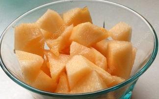 小孩吃哈密瓜喉咙不舒服,家长需警惕水果选择