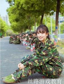 军训女生qq吃瓜