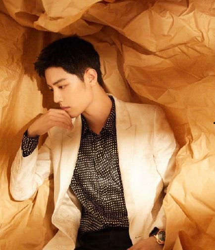 肖战吃瓜的瓜,娱乐圈风云再起，吃瓜群众热议不断